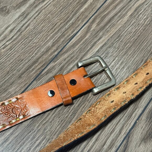 Vintage Tooled Leather Belt with Eagles and Painted Details - Size 42 - Picture 8 of 10